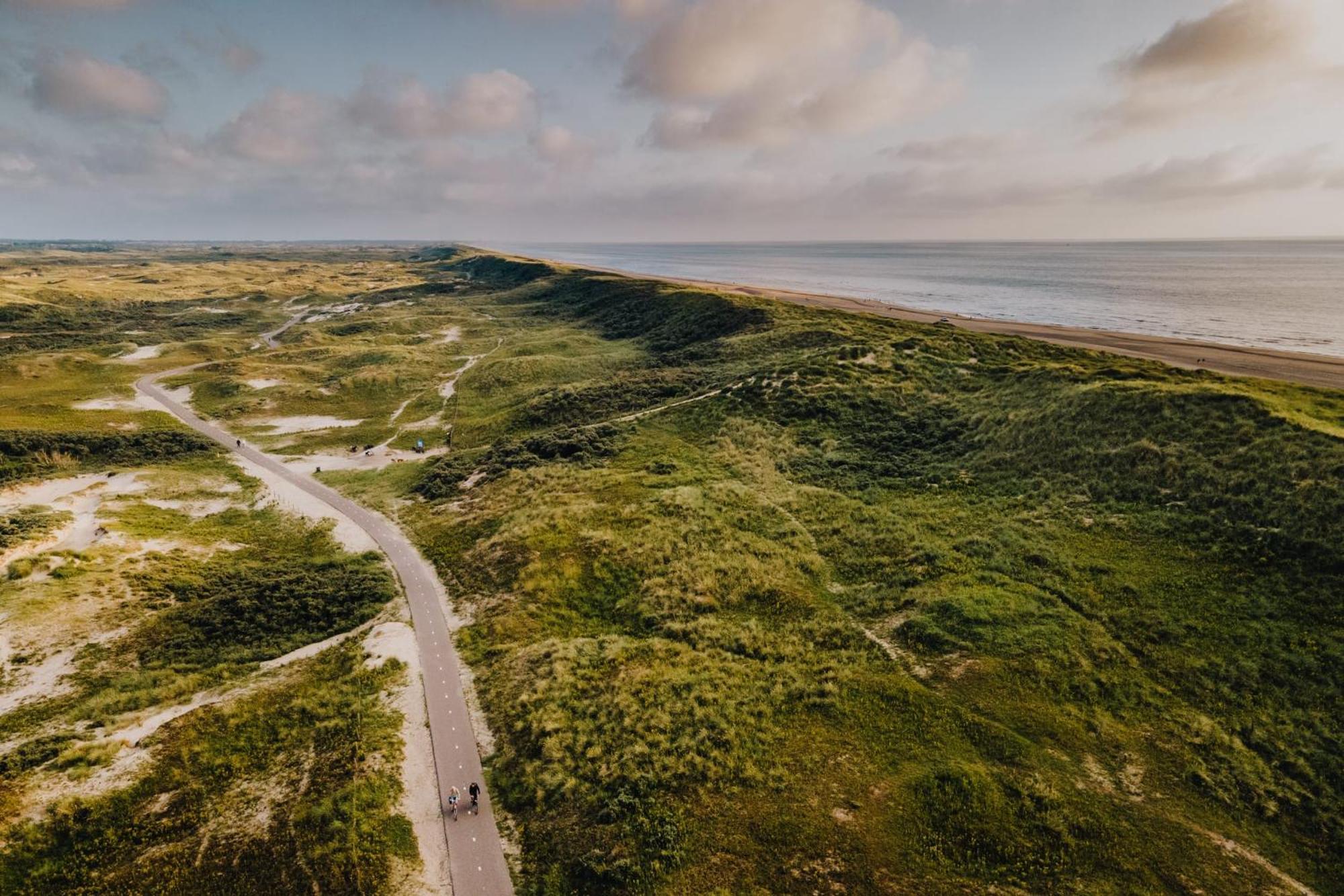 Studio Tara At The Beach With Private Parking Зандфорт Экстерьер фото