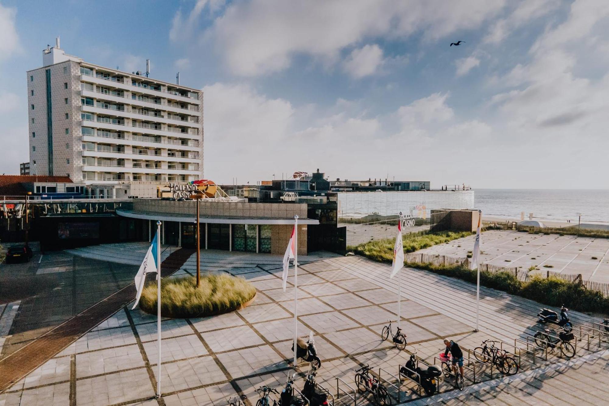 Studio Tara At The Beach With Private Parking Зандфорт Экстерьер фото