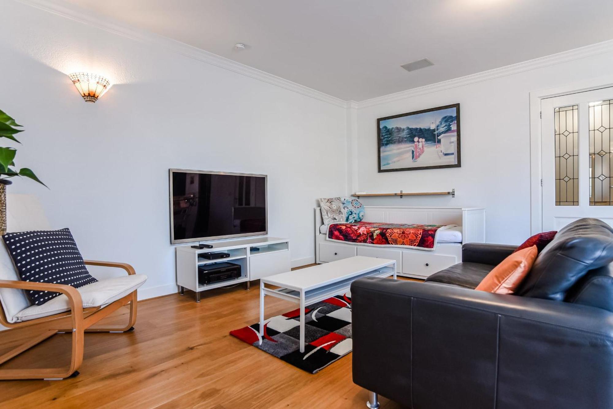 Studio Tara At The Beach With Private Parking Зандфорт Экстерьер фото